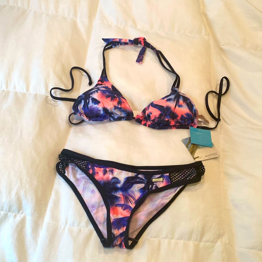 VENUS SWIMSUIT!! BRAND NEW WITH TAGS!! TOP SIZE 34C AND BOTTOM SIZE SMALL!!